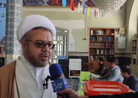 امام جمعه قوچان رای خود را به صندوق انداخت