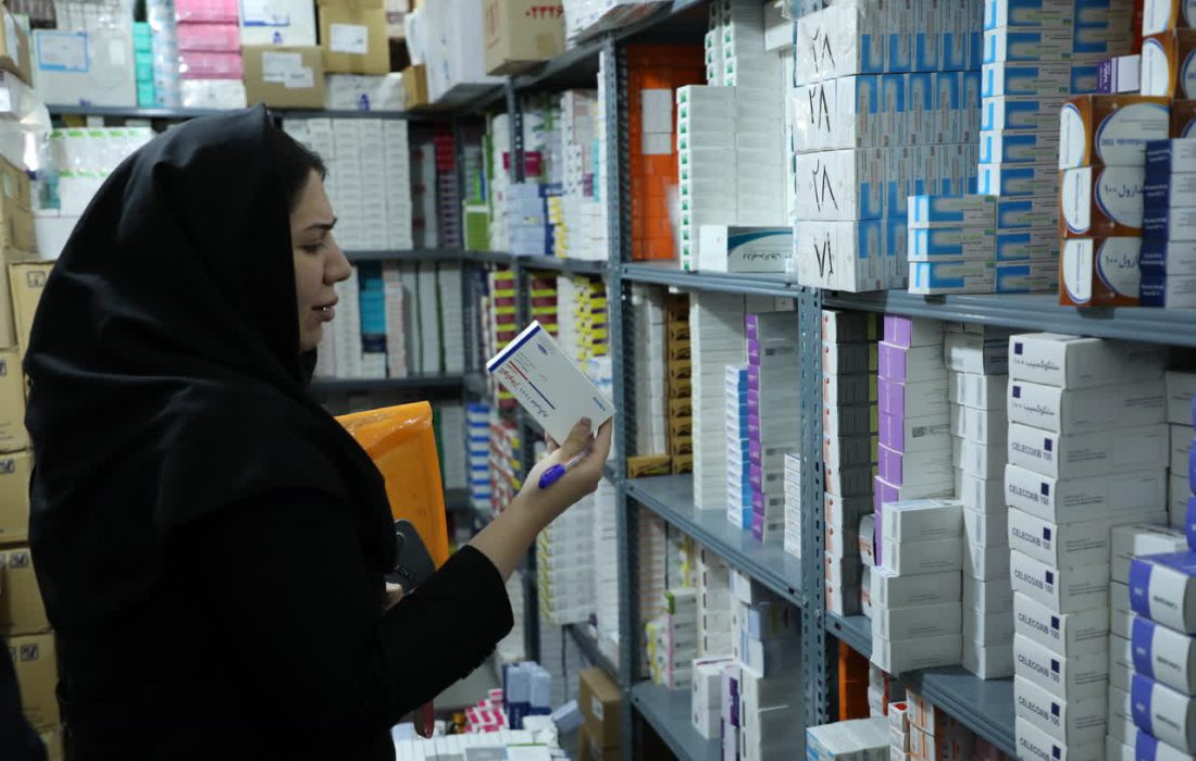 پلمب و برخورد قانونی با چند داروخانه متخلف در قوچان