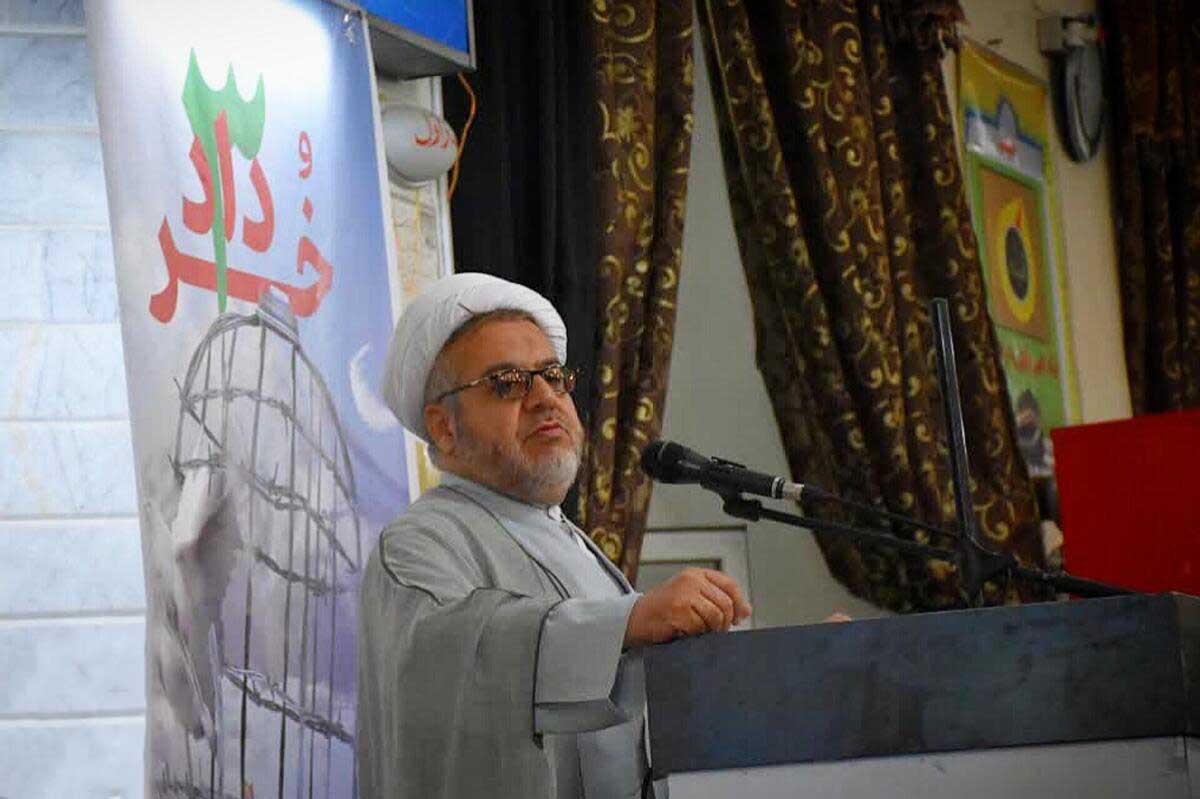 اصناف پیشتاز خدمت‌رسانی و جهاد تبیین در جامعه هستند
