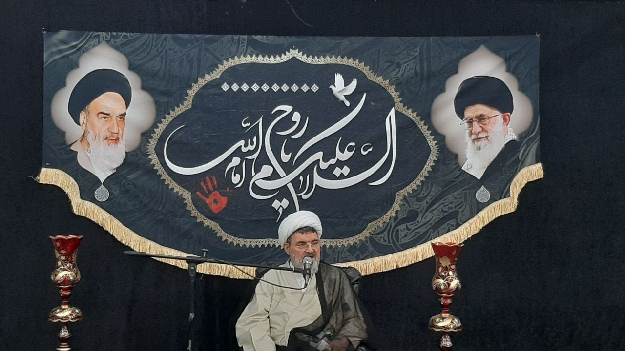امام خمینی(ره) ساده زیست بود و همانند مردم عادی زندگی می‌کرد